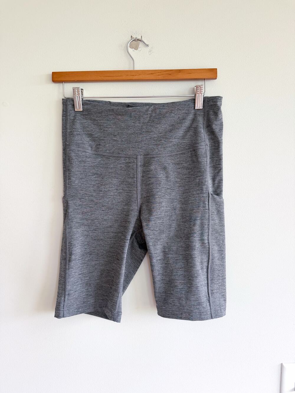 Athleta Ultimate Stash 9" High Rise Pull On Activewear Shorts Gray M